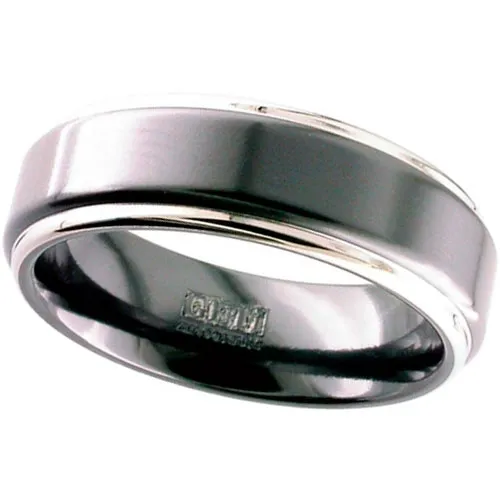 Zirconium Ring Flat Profile Shoulder cut with natural edges